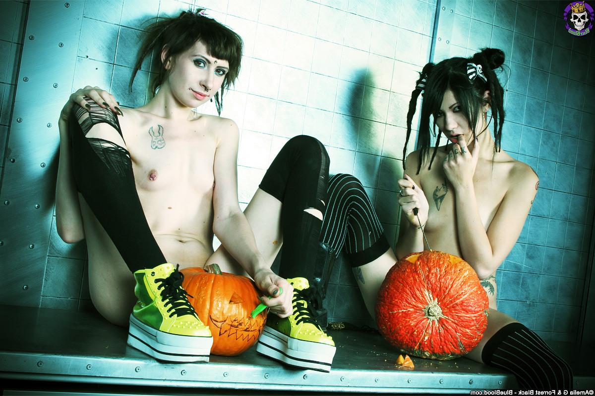15P Hot petite naked Emo Goth girls carving pumpkins together