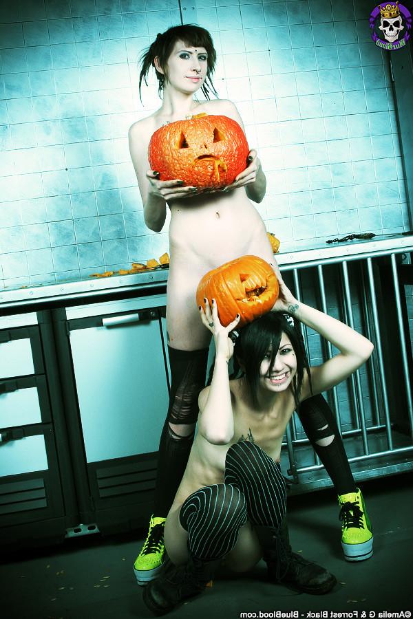 15P Hot petite naked Emo Goth girls carving pumpkins together