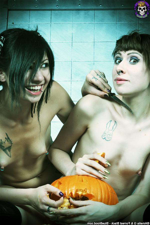 15P Hot petite naked Emo Goth girls carving pumpkins together