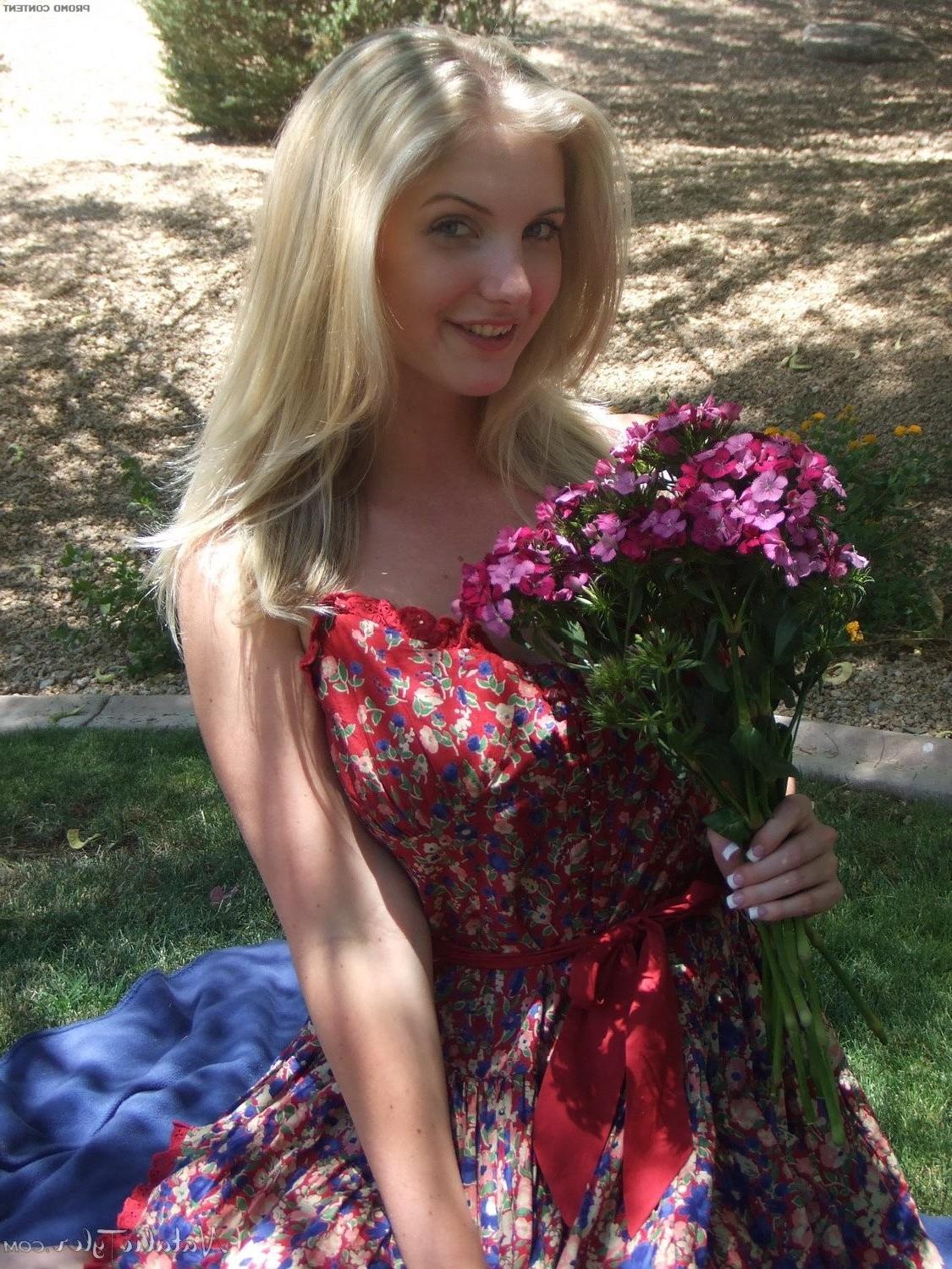 15P Busty blonde amateur babes strips