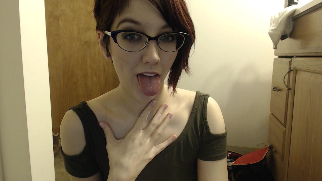 16P Redhead camgirl