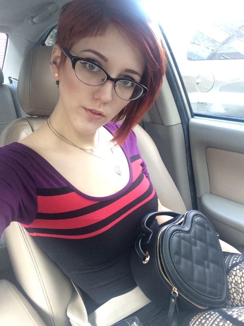 16P Redhead camgirl