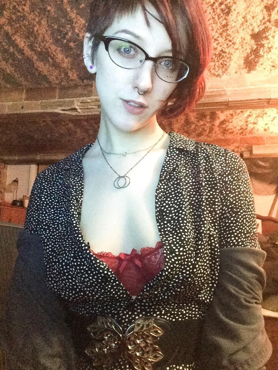 16P Redhead camgirl