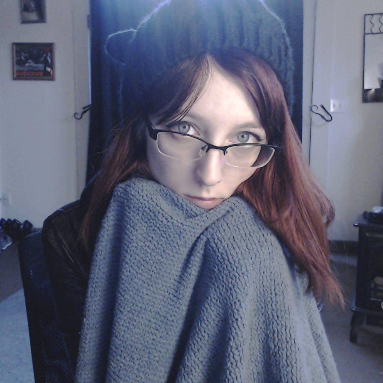 16P Redhead camgirl