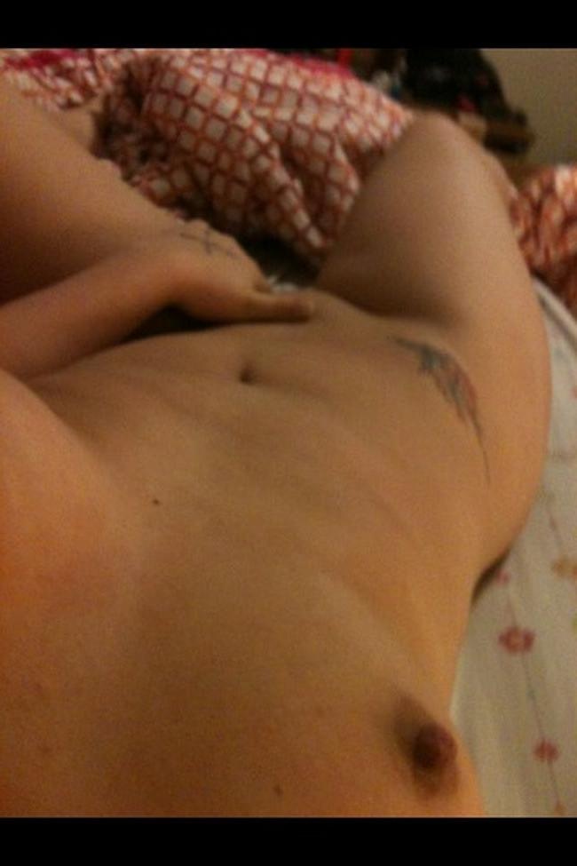 15P Self shot gfs are posing for cell phone camera pics
