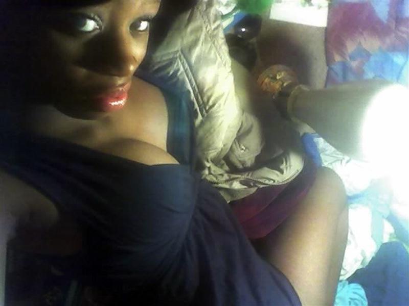 15P Ebony teen gfs posing for cell phone pics