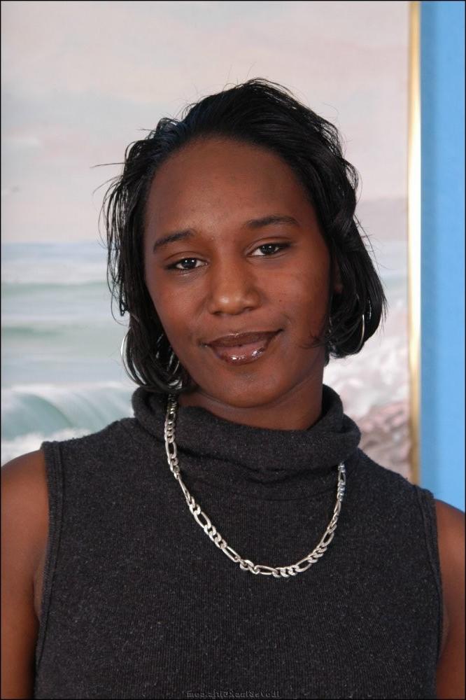 15P nasty ebony shows her tight shaved ghetto pussy