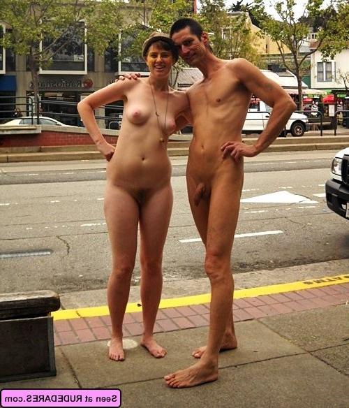 16P Women naked outside