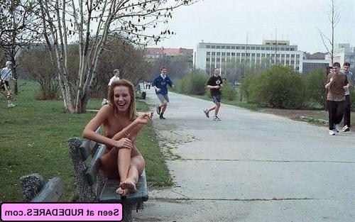 16P Women naked outside