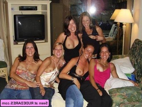 16P Showing off their tits