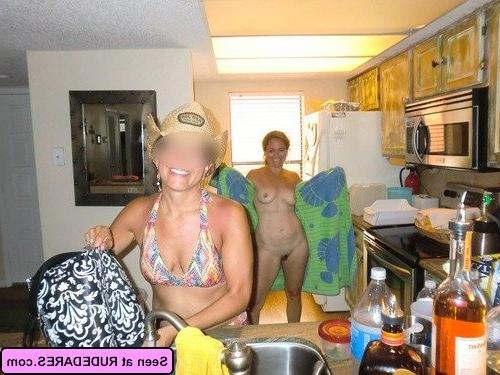 15P Exhibitionist women