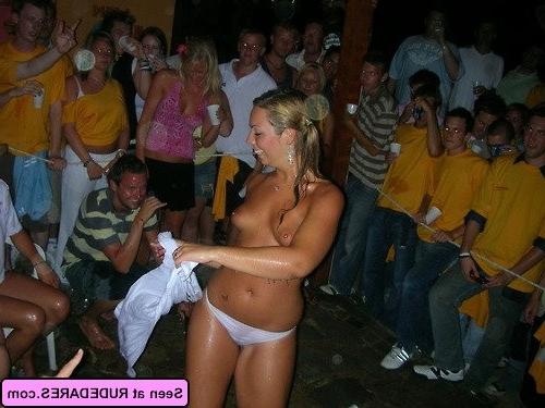 16P Nude women showing off