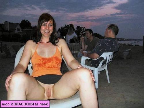 15P Amateur girls exposing themselves