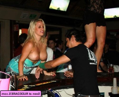 15P Amateur girls exposing themselves