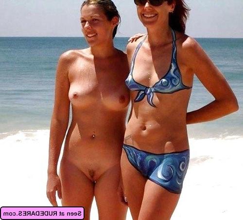 16P Women caught in the nude