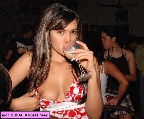 16P Women love to flash