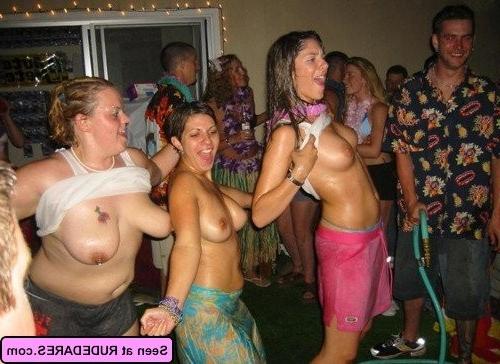 15P Naughty girls exposing themselves