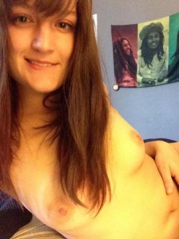 14P Hacked closeup pics of an exgirlfriend masturbating
