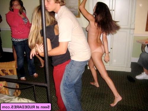 16P Girlfriends caught flashing