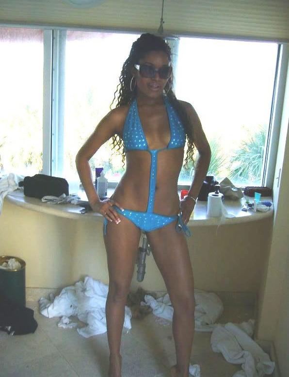 15P Ebony teen gfs posing for cell phone pics
