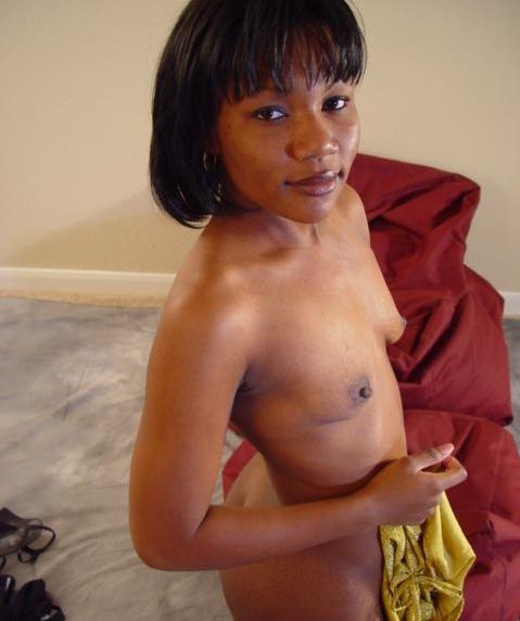 15P Ebony teen gfs posing for cell phone pics