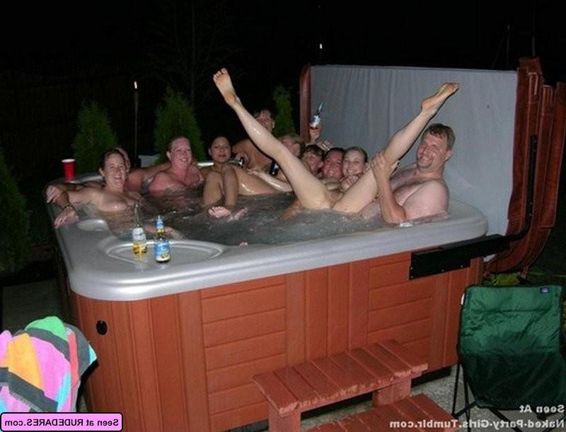 15P Amateurs spotted without clothes