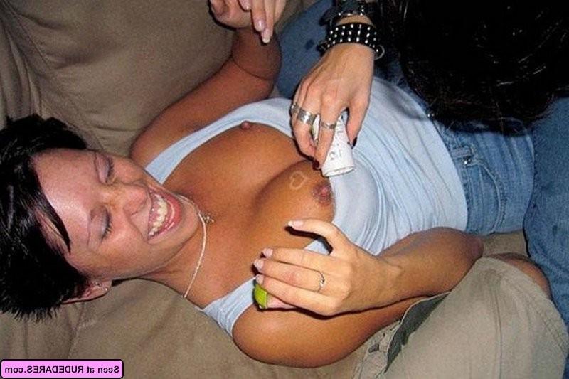 15P Amateurs spotted without clothes