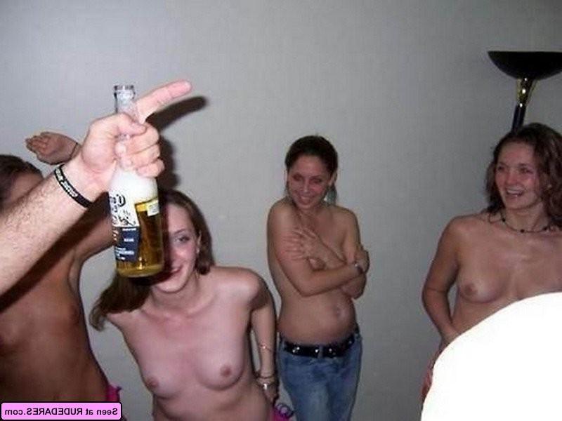 16P Exhibitionist showoffs