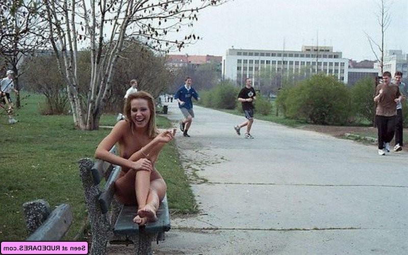 16P Hot amateurs flashing in public