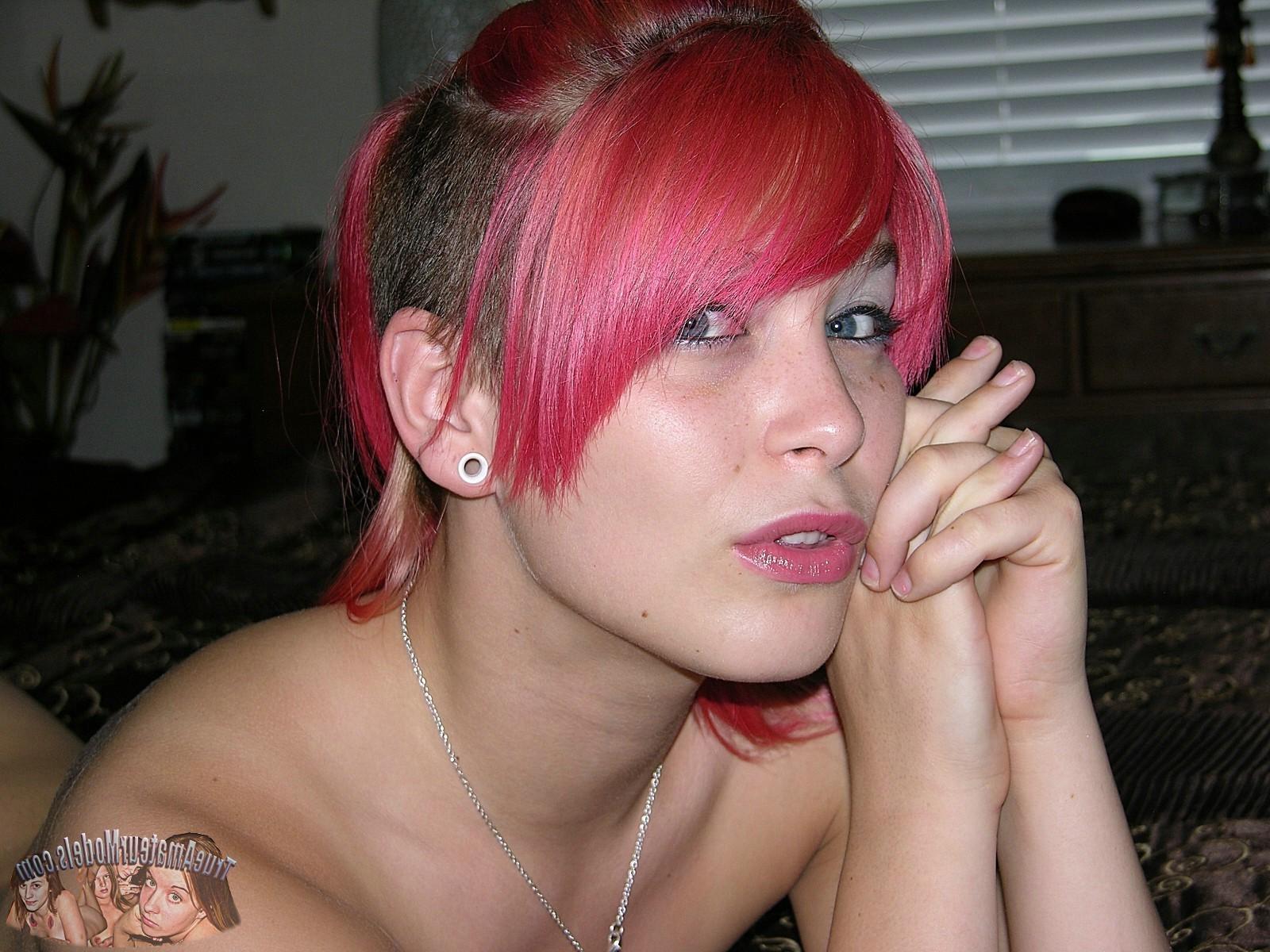 16P Pink hair amateur