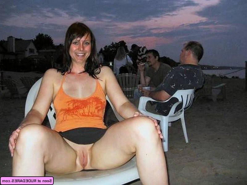 15P Hot female exhibitionists