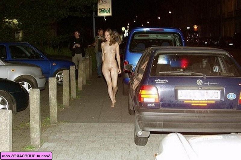 15P Amateur nude exhibitionists