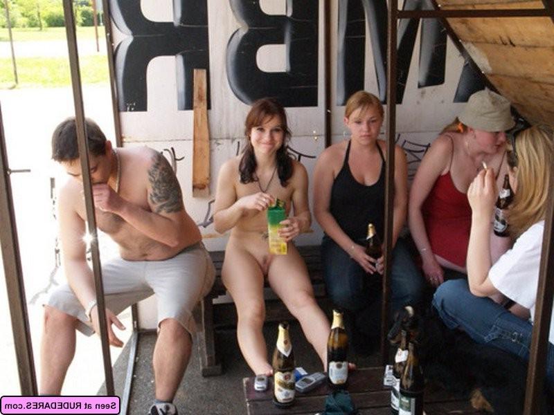 15P Amateur nude exhibitionists