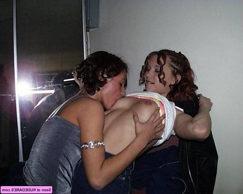 15P Hot girlfriends showing off their naked bodies