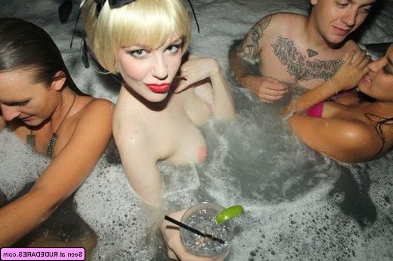 16P Going without clothes