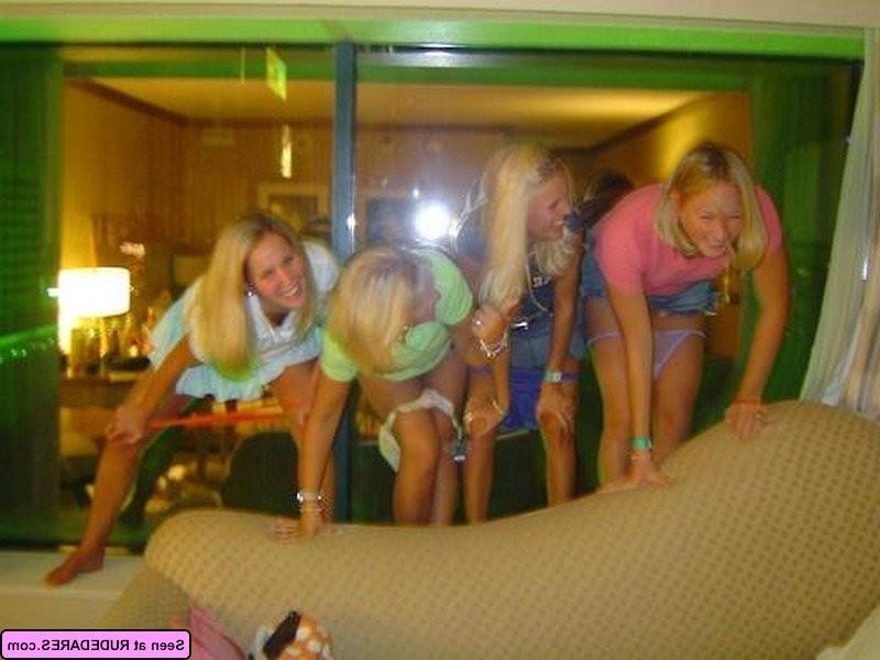 16P Female exhibitionists