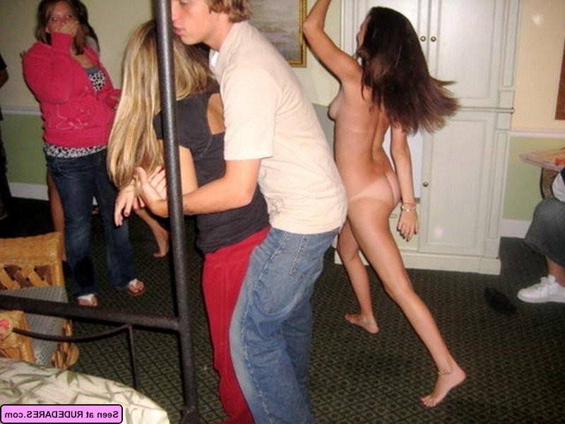 16P Women flashing