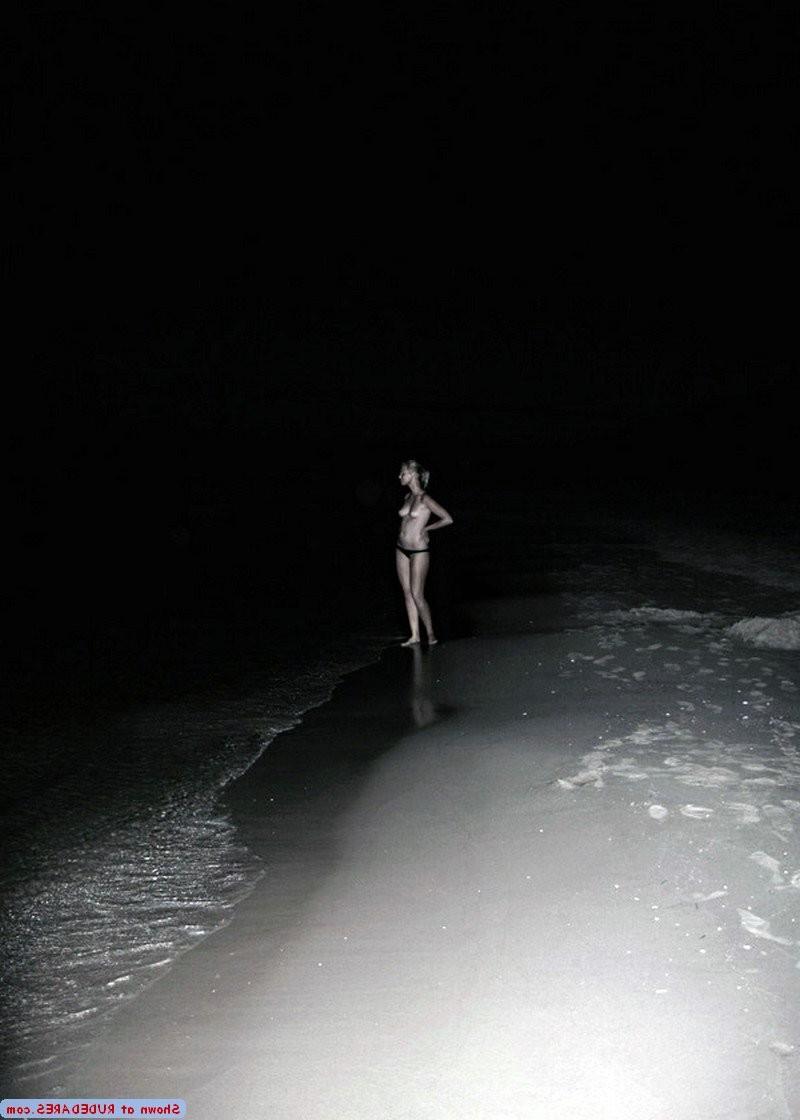 14P Girls in public nudity