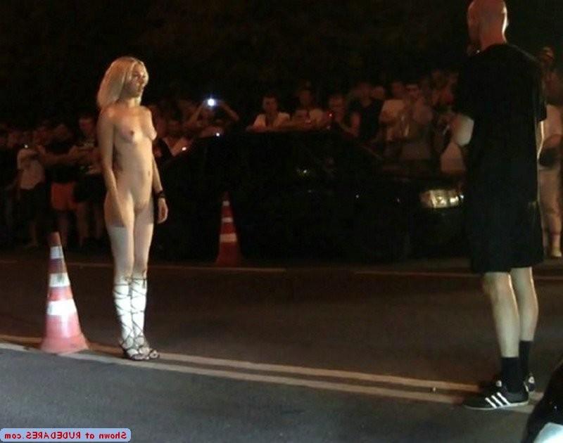 15P Girls loves public nudity