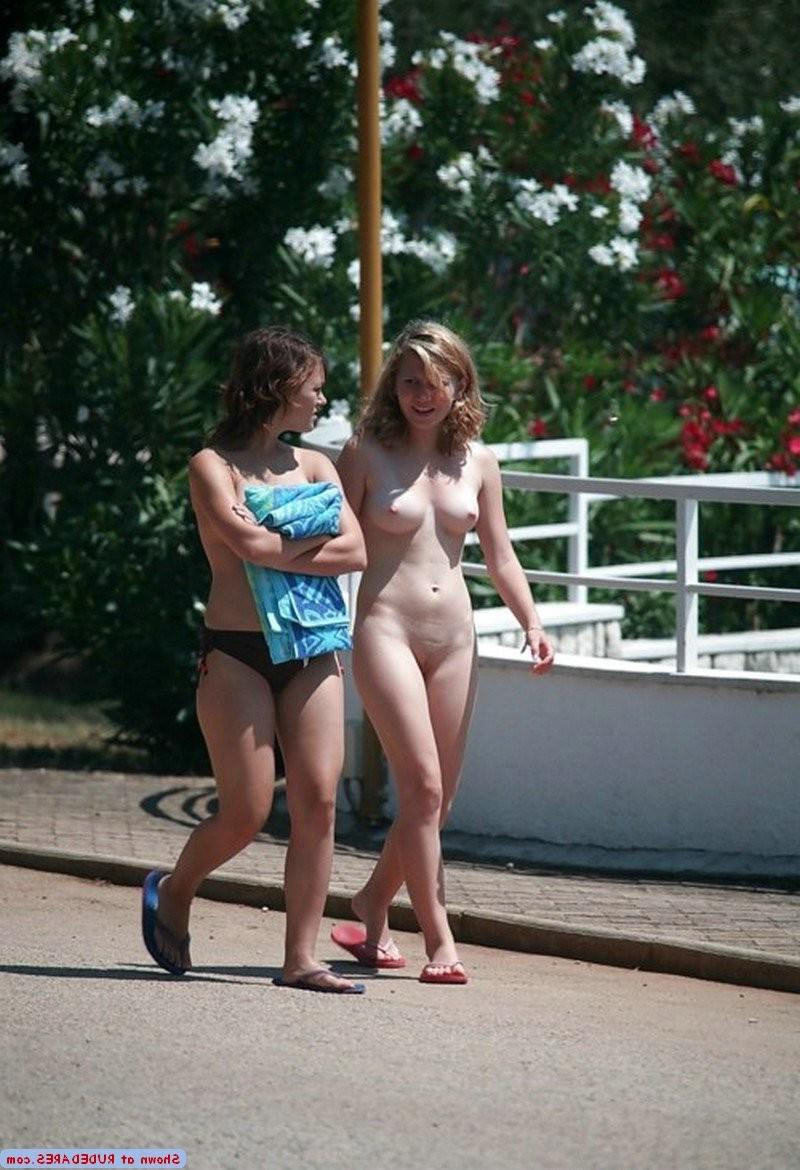 15P Girls loves public nudity