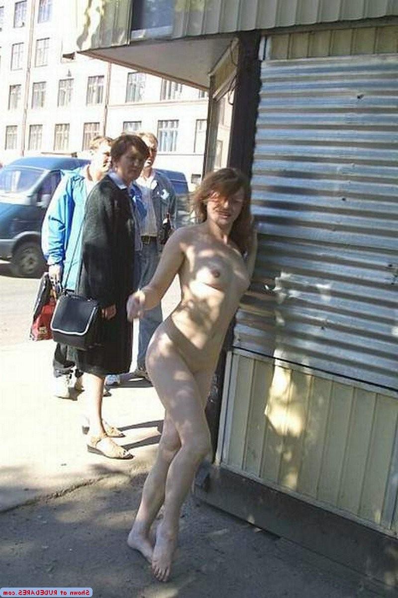 15P Girlfriends that like to be nude in public places