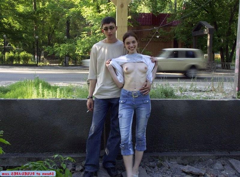 15P Girlfriends that like to be nude in public places