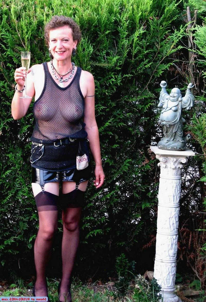 15P Girlfriends talked into public nudity
