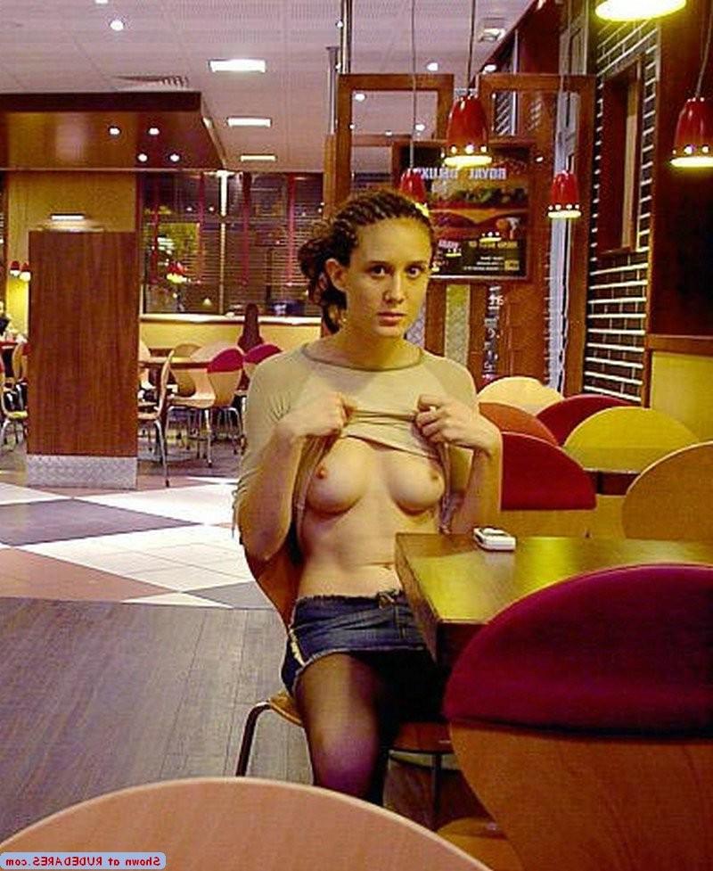 14P Going nude in public for amateur photos
