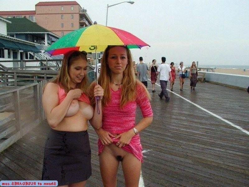 15P Exhibitionistische Mädchen im Freien