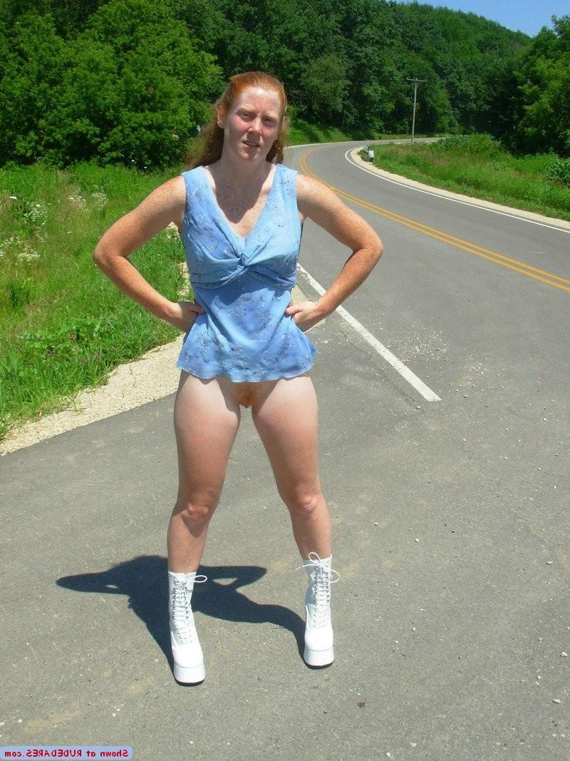 15P Exhibitionistische Mädchen im Freien