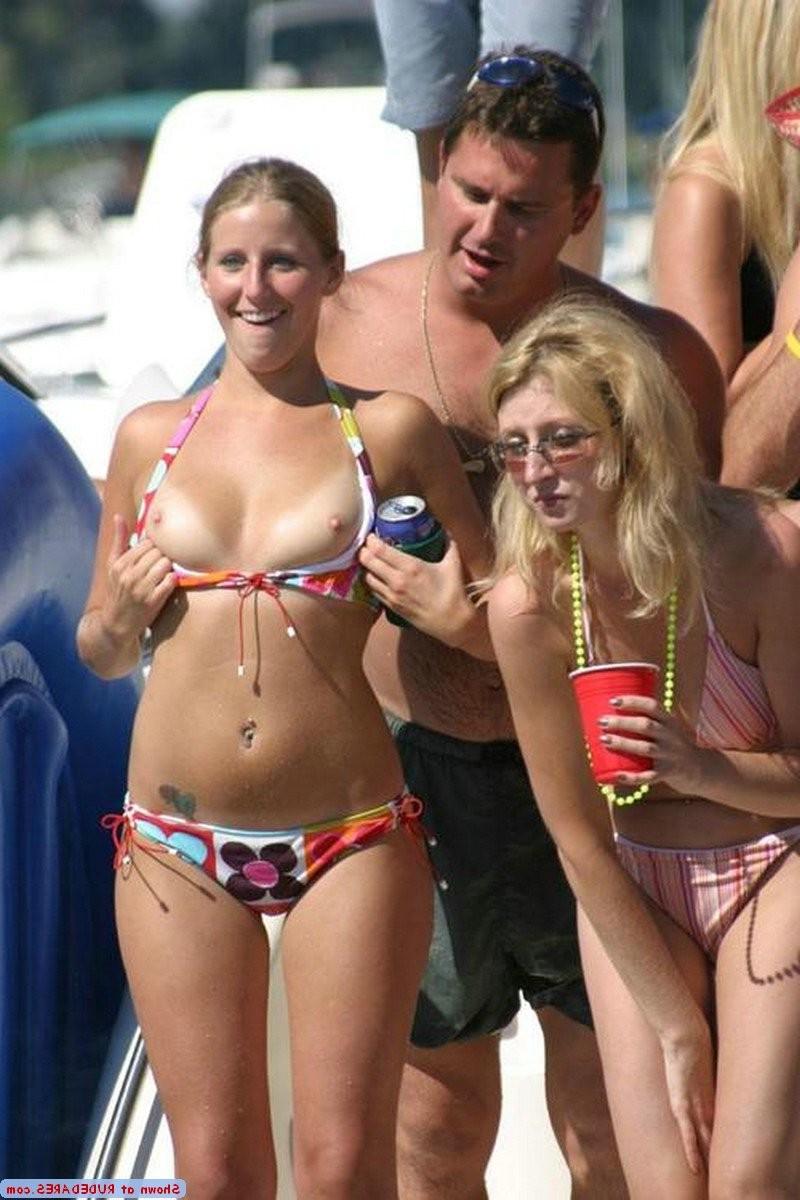 15P Female public nudity