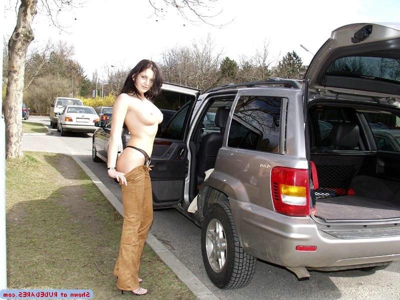 15P Nude women in public
