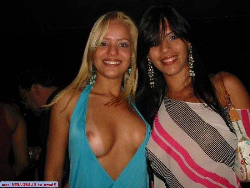 15P Boobs popping out