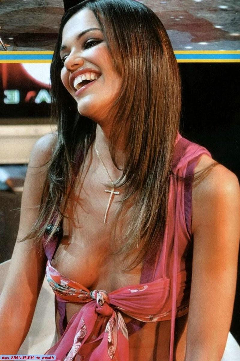 14P Boobs seeking escape